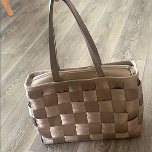 Harvey seatbelt tote- extra large good condition